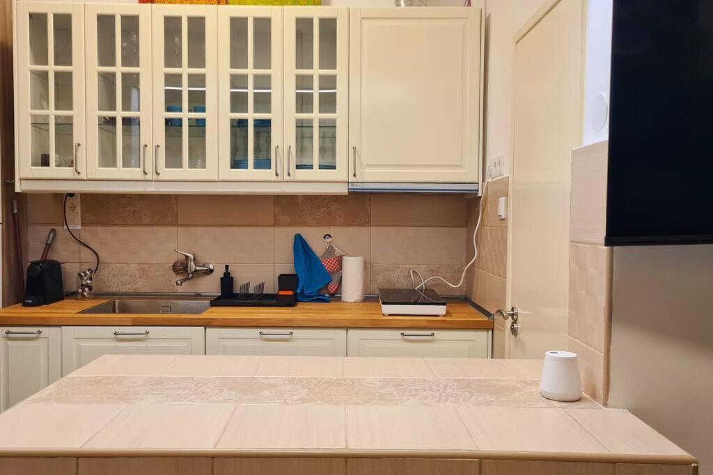 La Vida Loca Apartment Будапеща Екстериор снимка