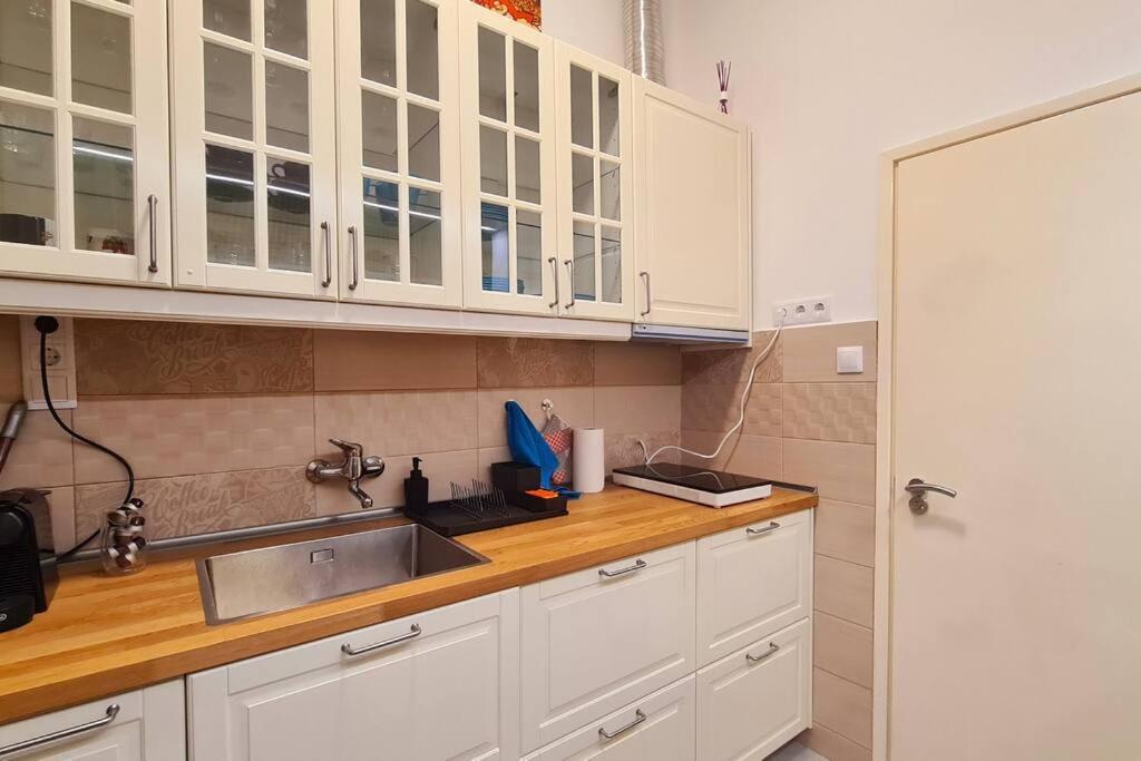 La Vida Loca Apartment Будапеща Екстериор снимка